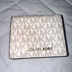 Michael Kors Jet Set Small Wallet – MK Monogram Logo